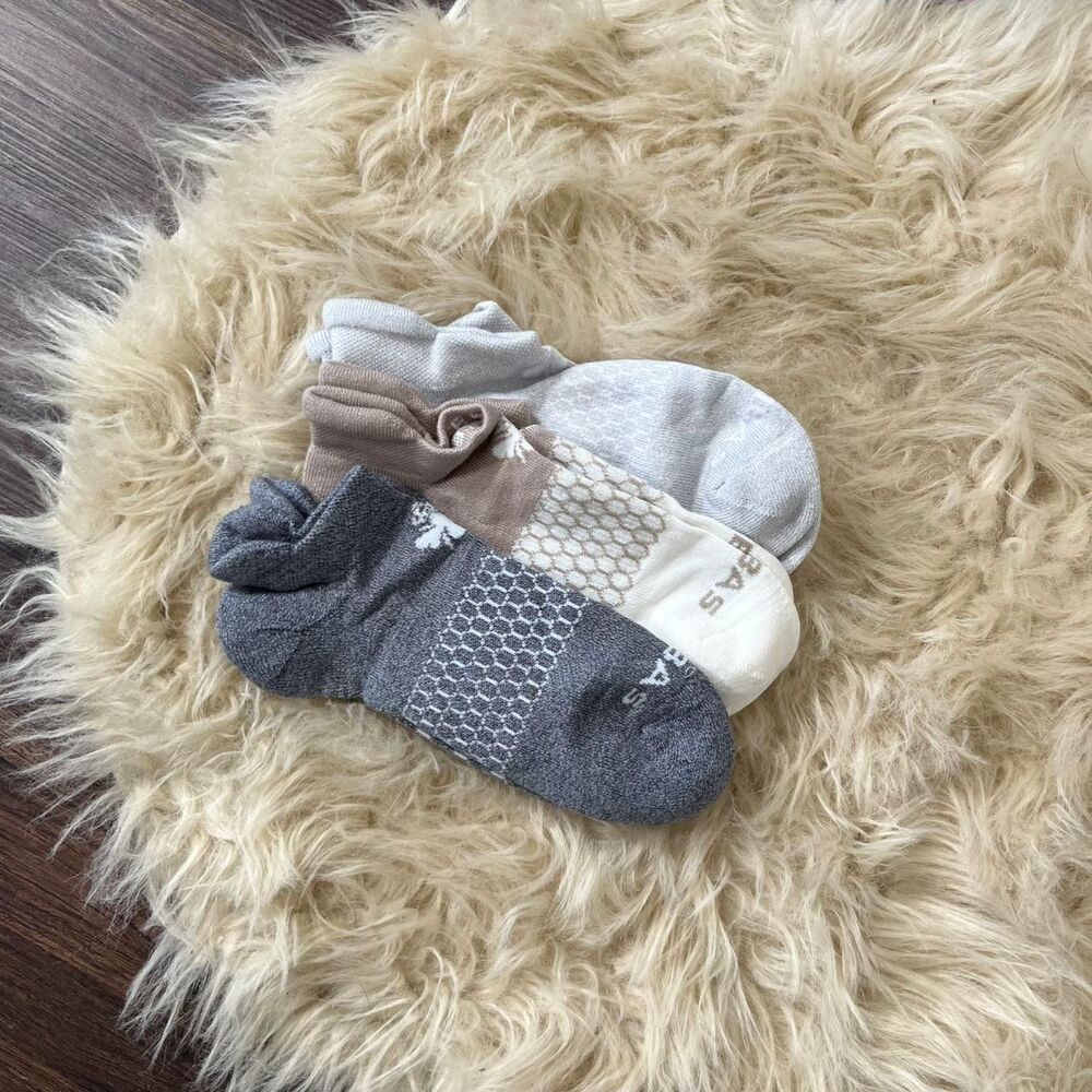 Brand new Lot of 3 pairs of Bombas Original Ankle Socks M